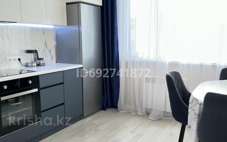 2-комнатная квартира, 60 м², 9/9 этаж, туран за 35.5 млн 〒 в Астане, Есильский р-н — фото 2