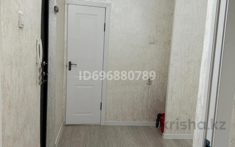 1-бөлмелі пәтер · 42 м² · 4/9 қабат, Ақсай-3 ш/а. 6 — Толе би момыш Улы, бағасы: 220 000 ₸ в Алматы, Ауэзовский р-н — фото 2