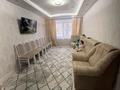 3-комнатная квартира · 60 м² · 1/5 этаж, Майкудук, 13й микрорайон 21 за 13.5 млн ₸ в Караганде, Алихана Бокейханова р-н