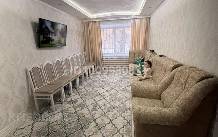 3-комнатная квартира · 60 м² · 1/5 этаж, Майкудук, 13й микрорайон 21 за 13.5 млн ₸ в Караганде, Алихана Бокейханова р-н — фото 2