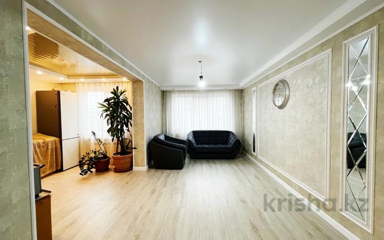 4-комнатная квартира, 95 м², 2/9 этаж, 8 микрорайон за 32 млн 〒 в Темиртау — фото 2