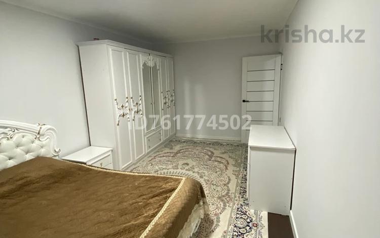 2-комнатная квартира · 48 м² · 2/4 этаж, мкр №8 27 за 260 000 ₸ в Алматы, Ауэзовский р-н — фото 2