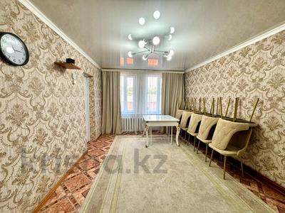 3-комнатная квартира · 47.4 м² · 2/2 этаж, мкр Новый Город, Бухар Жырау — Остановка Станционная за 9 млн ₸ в Караганде, Казыбек би р-н