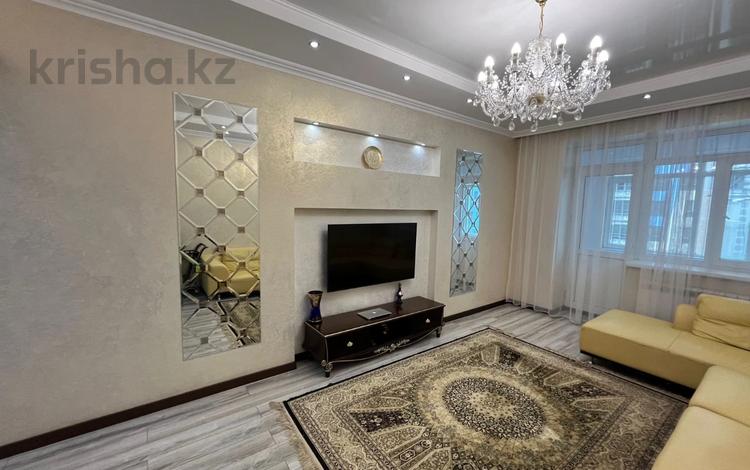 3-комнатная квартира, 94 м², 9/16 этаж, Абая — Тургут Озала