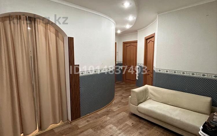 3-бөлмелі пәтер · 76 м² · 3/9 қабат, 29-шағынаудан, Муканова 1/6 — Рядом остановка "29 мкр", КарГу им Букетова, бағасы: 28 млн ₸ в Караганде, Казыбек би р-н — фото 2