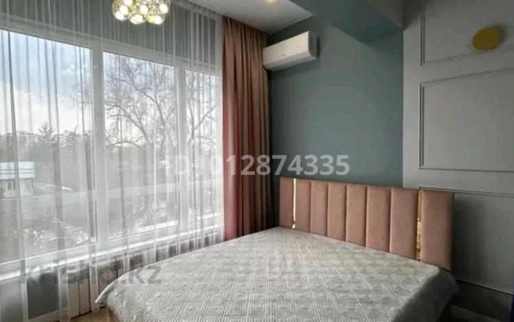 1-комнатная квартира · 35 м² · 3/10 этаж, Кабанбай Батыра 15 за 300 000 ₸ в Алматы, Медеуский р-н — фото 2