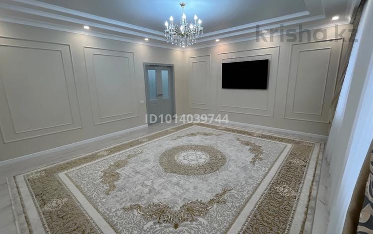 3-комнатная квартира · 120 м² · 2/8 этаж, 19-й мкр 43 за 58 млн ₸ в Актау — фото 2