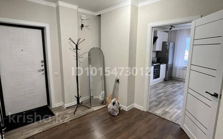 2-комнатная квартира · 75 м² · 3/9 этаж, проспект Абая за 25 000 ₸ в Уральске — фото 2