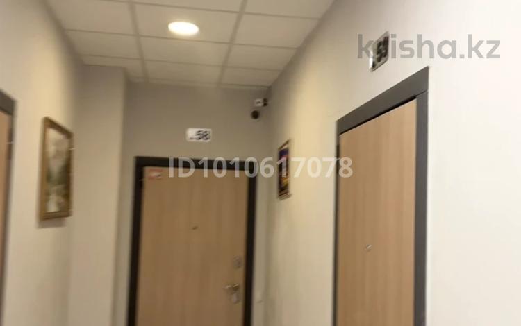 3-комнатная квартира · 90 м² · 2/3 этаж, Аманжолов 28 за 70.5 млн ₸ в Астане, Сарайшык р-н — фото 2