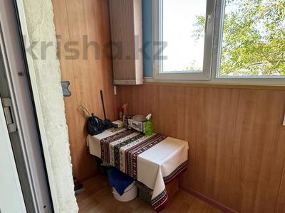 4-бөлмелі пәтер · 90 м² · 3/5 қабат, Жулдыз, бағасы: 26.3 млн ₸ в Талдыкоргане, мкр военный городок Жулдыз