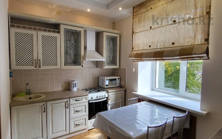 2-комнатная квартира · 52 м² · 2/4 этаж, пр. Назарбаева за 30 млн ₸ в Караганде, Казыбек би р-н — фото 6