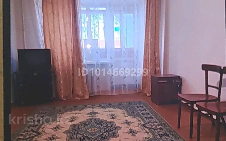 2-комнатная квартира · 47 м² · 2/3 этаж, Абая 46 за 130 000 ₸ в Уральске — фото 2