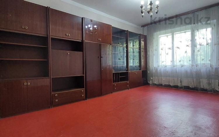1-комнатная квартира, 43.4 м², 1/5 этаж, 11 микрорайон 17 за 25 млн 〒 в Алматы, Ауэзовский р-н — фото 2