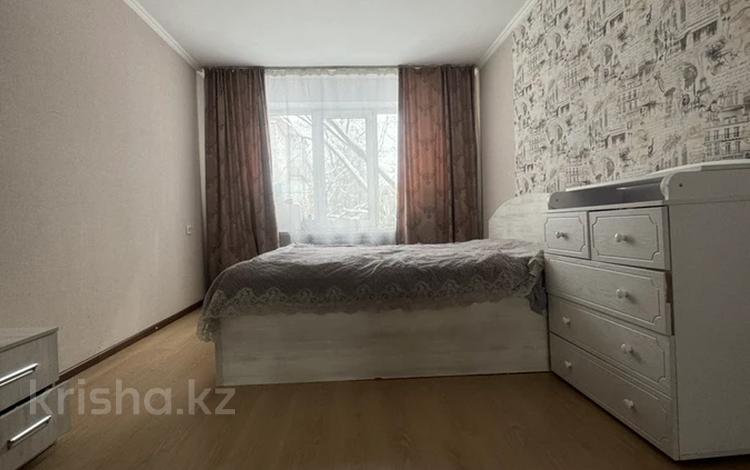 4-комнатная квартира, 75 м², 3/4 этаж, мкр №6 10а за ~ 40 млн 〒 в Алматы, Ауэзовский р-н — фото 2