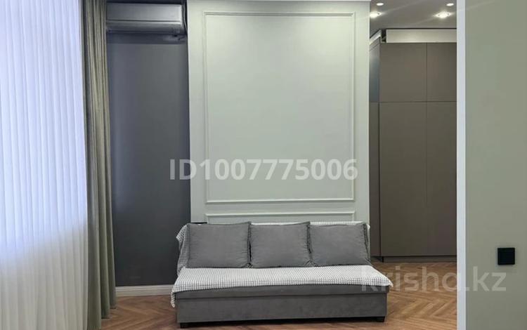 1-комнатная квартира · 50 м² · 14/16 этаж, 16-й мкр 64 — Трк Актау за 17 млн 〒 — фото 2