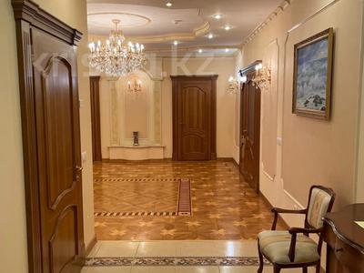 4-бөлмелі пәтер · 219 м² · 6/7 қабат, Достык 132, бағасы: 229 млн ₸ в Алматы, Медеуский р-н