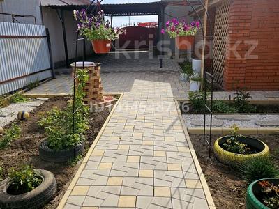 Жеке үй · 5 бөлме · 124 м² · 6 жүзд., Абая 82/1 — По Аксу трассе, бағасы: 41 млн ₸ в Аксае