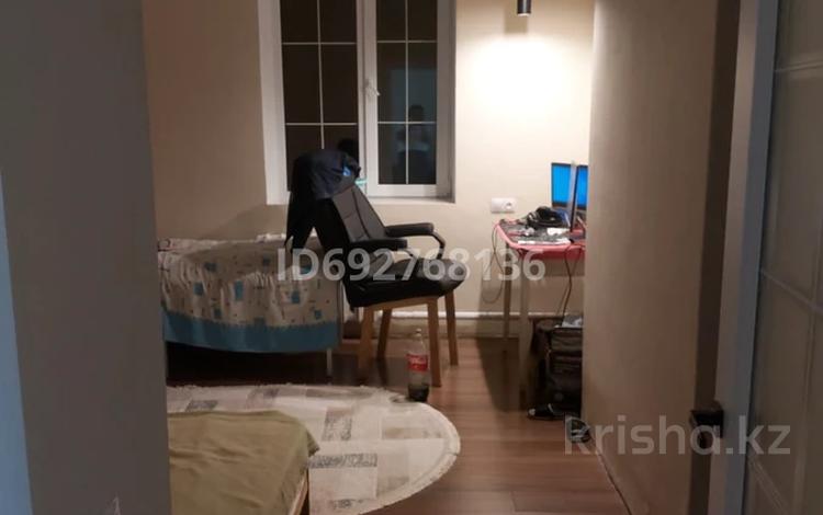 Часть дома · 2 комнаты · 70 м² · 4 сот., мкр Новый Город, улица Сатпаева — На Сатпаева ближе к Ерубаева за 30 млн 〒 в Караганде, Казыбек би р-н — фото 2