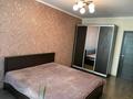 2-бөлмелі пәтер, 70 м², 3/5 қабат тәулігіне, мкр 11, Мкр Батыс 2 338а — Жекпежек, теннисный корт Ace, Адн, бағасы: 12 000 〒 в Актобе, мкр 11 — фото 2