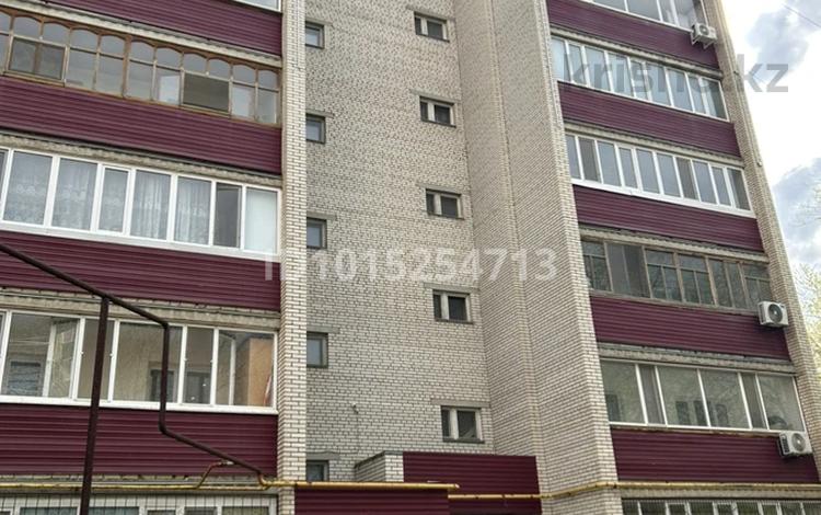 2-бөлмелі пәтер · 63 м² · 7/10 қабат, Жамбыл 40/2 — Авто парк, бағасы: 20 млн ₸ в Уральске — фото 2