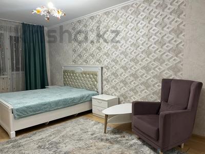 1-комнатная квартира, 40 м², 5/16 этаж по часам, Дулатова — Шакрима за 1 500 〒 в Семее