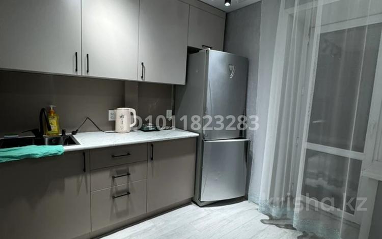 1-бөлмелі пәтер · 41 м² · 1/9 қабат, Богенбайулы 32 — Ауэзова, бағасы: 10 000 ₸ в Семее — фото 2