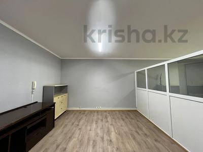 Свободное назначение, офисы, магазины и бутики, салоны красоты, фитнес и спорт, медцентры и аптеки, образование, развлечения, конференц-залы, кабинеты и рабочие места, студии · 58 м² за 180 000 〒 в Актобе, мкр 8