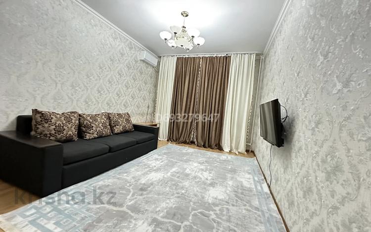 2-комнатная квартира, 56 м², 6/9 этаж помесячно, мкр Таугуль-1 48 за 250 000 〒 в Алматы, Ауэзовский р-н — фото 2