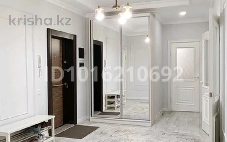 4-комнатная квартира · 126.5 м² · 2/8 этаж, Валиханова 13-А — Высота потолков 3.04, свежий ремонт! за 65 млн ₸ в Атырау — фото 2