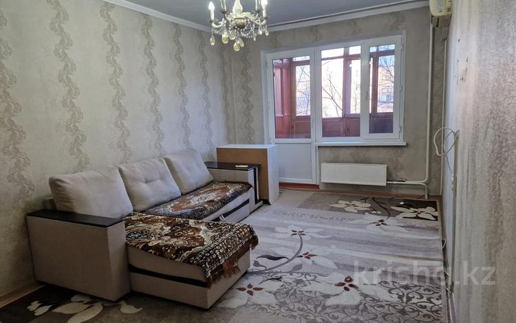 3-комнатная квартира, 75 м², 3/5 этаж помесячно, 4 мкр за 160 000 〒 в Талдыкоргане — фото 11