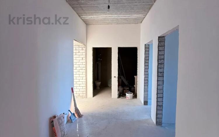 2-бөлмелі пәтер · 83 м² · 9/10 қабат, Алтын орда ш/а., бағасы: 30 млн ₸ в Актобе, мкр. Алтын орда — фото 2