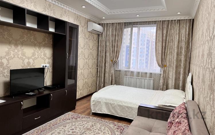 1-комнатная квартира · 38 м² · 7/14 этаж, мкр Акбулак, Байтерекова 83 за 17 000 ₸ в Алматы, Алатауский р-н — фото 2