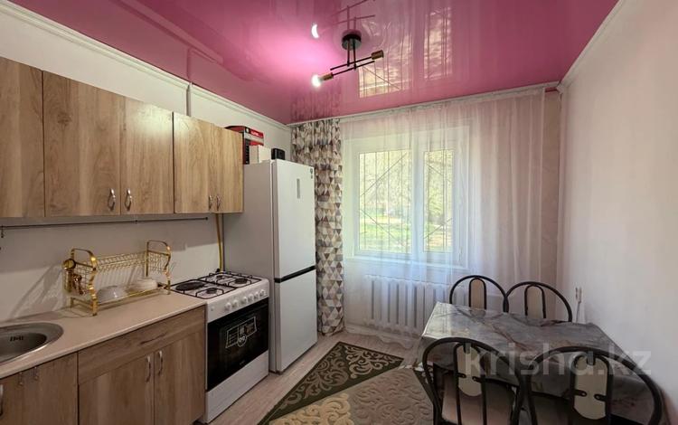 1-комнатная квартира · 32 м² · 1/9 этаж, мкр Юго-Восток, 30й микрорайон, ул Рыскулова за 13 млн ₸ в Караганде, Казыбек би р-н — фото 3
