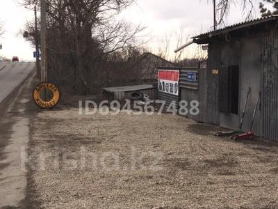 Дом два гаража две ямы эстокада шиномонтажное оборудование · 99 м² за 9 млн 〒 в Усть-Каменогорске, Ульбинский