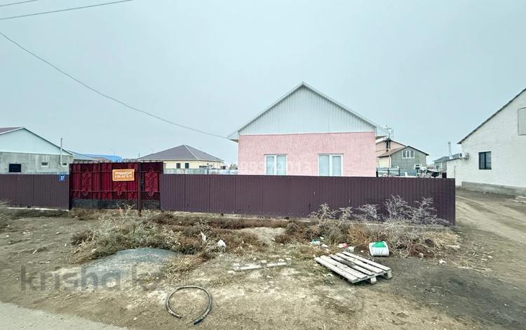 Отдельный дом · 2 комнаты · 83.9 м² · 8.75 сот., мкр Жулдыз-2, Мухамбет Чукеев 37 за 18.5 млн 〒 в Атырау — фото 2