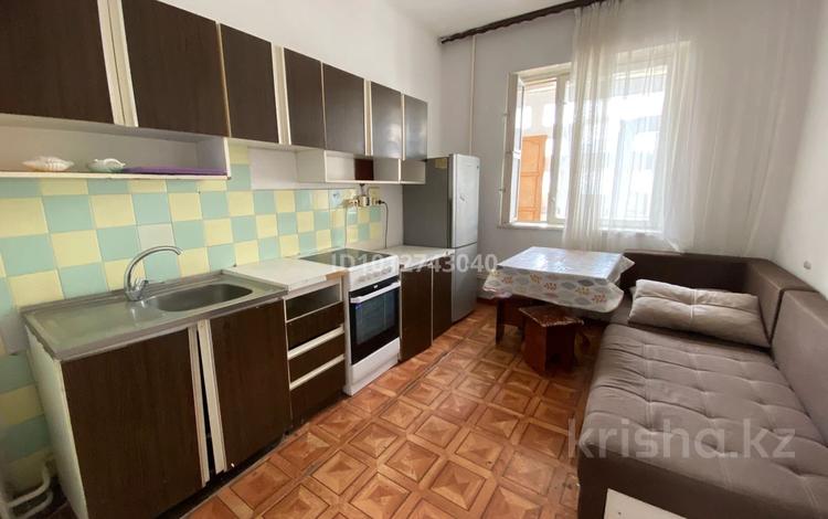 1-комнатная квартира · 36 м² · 3/5 этаж, мкр Аксай-2А дом36 кв45 — Елемесова- Момышұлы за 180 000 ₸ в Алматы, Ауэзовский р-н — фото 2