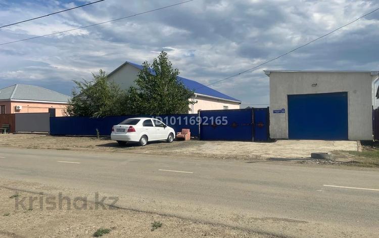 Жеке үй · 4 бөлме · 182.5 м² · 10 сот., Береке (Память Ильича) 55 — Сарыарка 55, бағасы: 23 млн ₸ в Атырау — фото 2