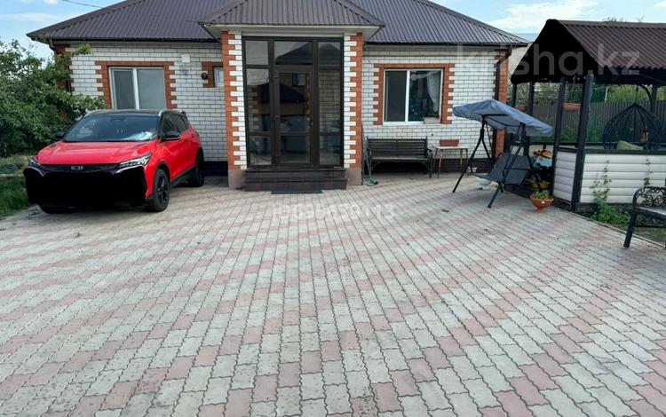 Отдельный дом · 4 комнаты · 140 м² · 7 сот., Самал — Яблоневой Самал за 53.5 млн 〒 в Уральске — фото 11