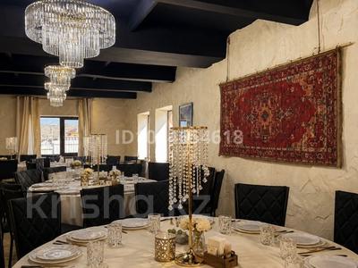 Дом · 7 комнат · 400 м², Альфараби — Ресторан Меруерт напротив за 80 000 ₸ в Усть-Каменогорске