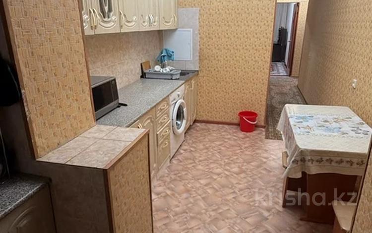 3-комнатная квартира · 70 м² · 1/5 этаж, 11-й мкр 14 за 150 000 ₸ в Актау — фото 2