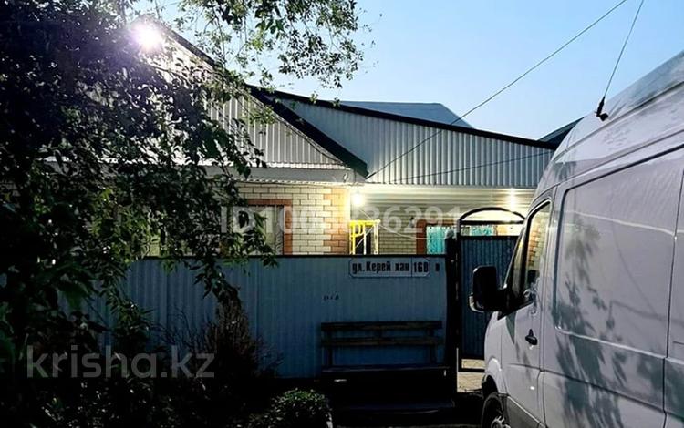 Отдельный дом · 5 комнат · 208 м² · 4.5 сот., Керей Хана 168 — Акимжанова за 31 млн 〒 в Актобе, мкр. Курмыш — фото 2