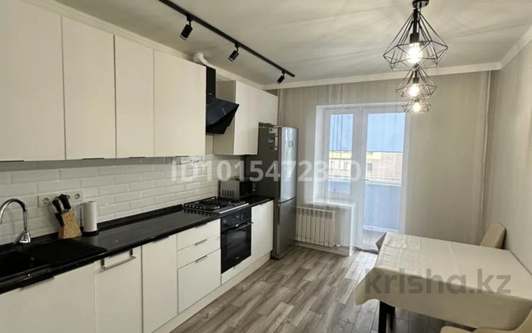 2-комнатная квартира · 75 м² · 3/9 этаж, Абая — Универмаг за 25 000 ₸ в Уральске — фото 2