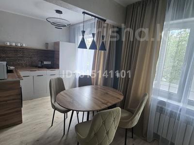 2-комнатная квартира · 45 м² · 2/5 этаж, Назарбаева 3/1 — Район Дворца спорта, напротив "Даниэля", за магазином "Статус" за 21 000 ₸ в Усть-Каменогорске, Ульбинский