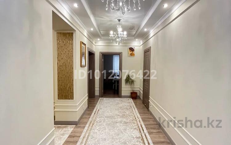 3-комнатная квартира · 135 м² · 9/9 этаж, Темирбека Жургенова за 77 млн ₸ в Астане, Сарайшык р-н — фото 2