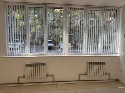 Свободное назначение, офисы, магазины и бутики, склады, азс, автосервисы и автомойки, общепит, салоны красоты, бани, гостиницы и зоны отдыха, фитнес и спорт, медцентры и аптеки, образование, развлечения, кабинеты и рабочие места, студии · 37 м² за 350 000 ₸ в Алматы, Алмалинский р-н