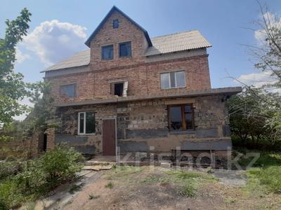 Отдельный дом · 7 комнат · 353 м² · 10 сот., мкр Кунгей 641 за 35 млн 〒 в Караганде, Казыбек би р-н
