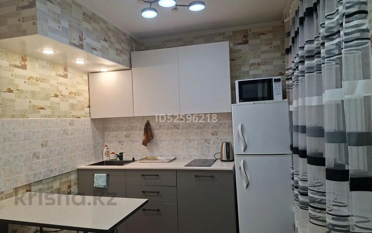 2-бөлмелі пәтер · 56 м² · 1/5 қабат, Байтурсынова 46 — Утепбаева 50, бағасы: 15 000 ₸ в Семее — фото 109