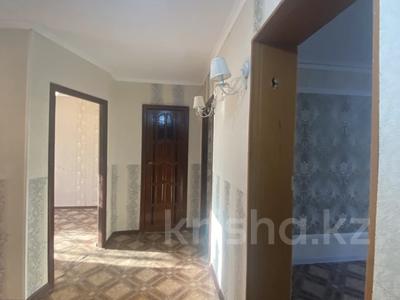 3-комнатная квартира · 61 м² · 1/5 этаж, мкр 8, Бр.Жубановых за 15.6 млн 〒 в Актобе