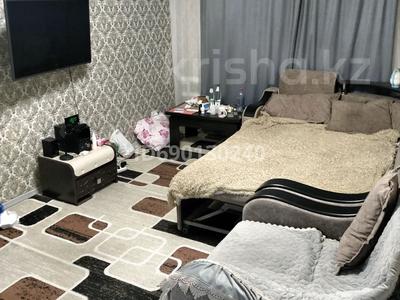 2-комнатная квартира, 54 м², 1/5 этаж помесячно, Проспект Абая Кунанбаева 74 за 80 000 〒 в Шахтинске