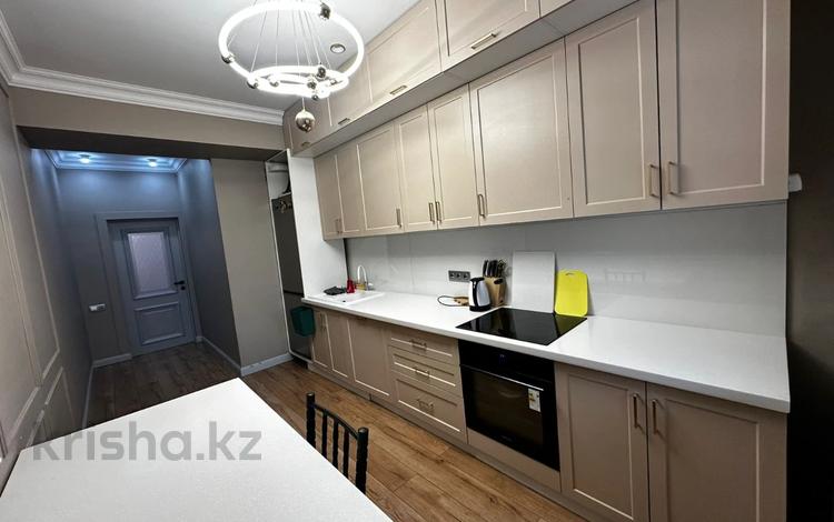 3-комнатная квартира · 84 м² · 8/12 этаж, Сатпаева 90/20 за 78 млн ₸ в Алматы, Бостандыкский р-н — фото 2